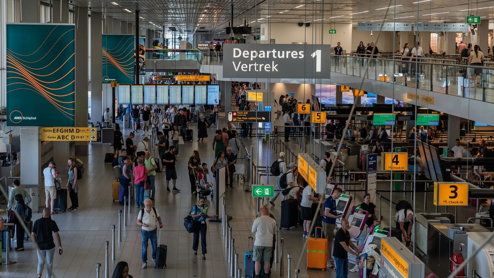 When to Book Thanksgiving and Christmas Flights for Real Savings — illustrative featured image
