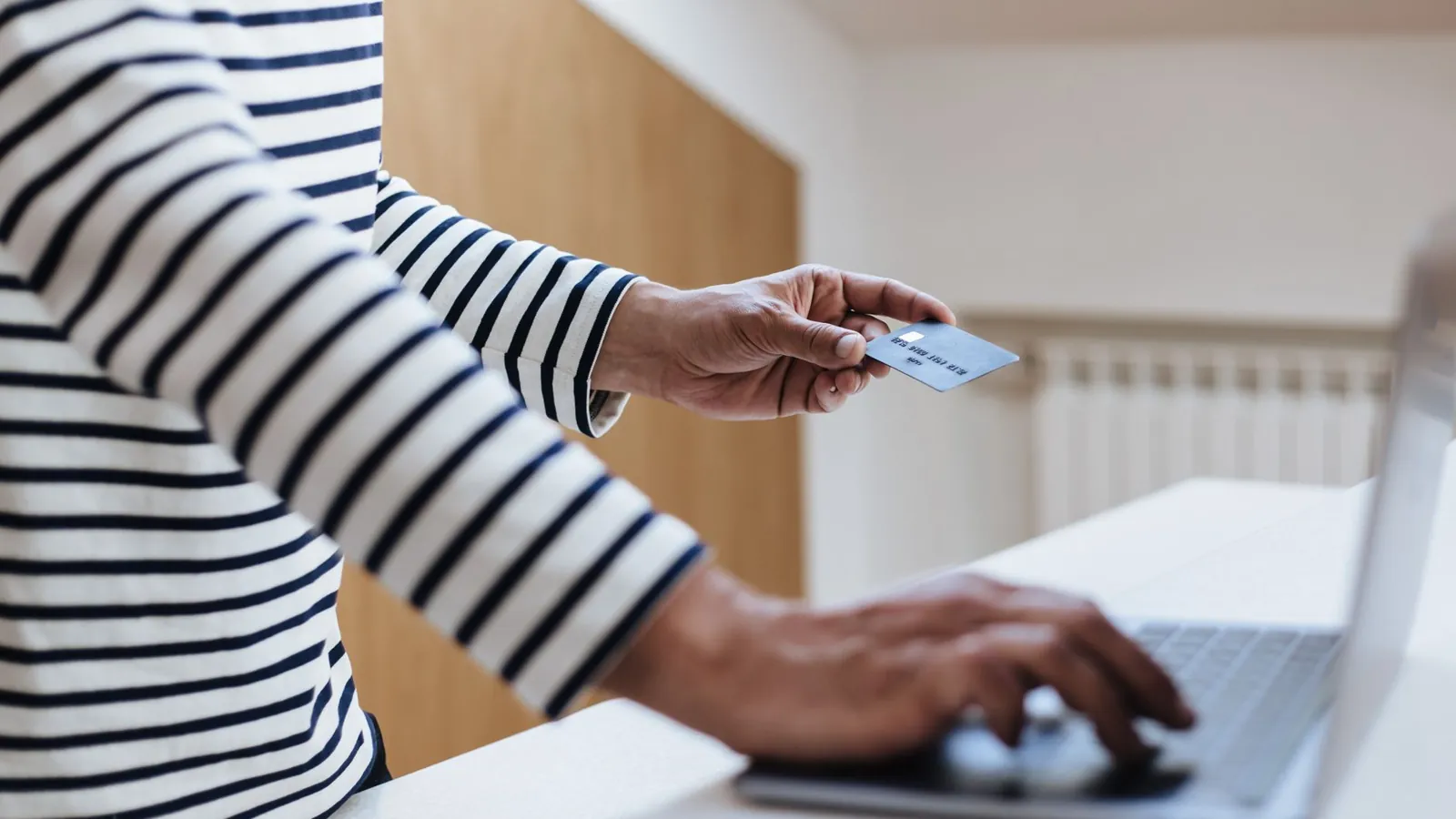 AI Shopping Scams Are Rising: 7 Ways to Spot Fake Deals This Festive Season — illustrative featured image